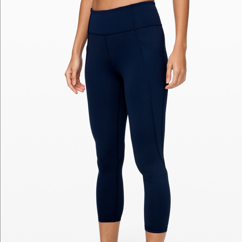 Lululemon-TIME TO SWEAT CROP 23"
True Navy